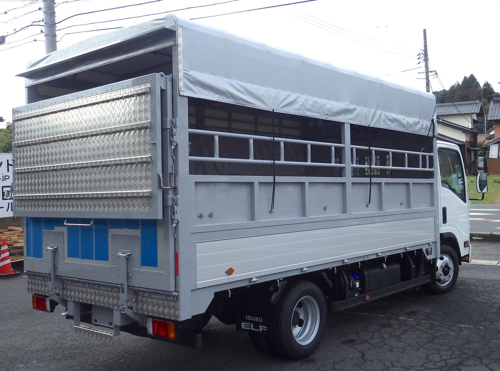 家畜運搬専用車両架装 | テント・幕の製作修理・看板制作・車架装
