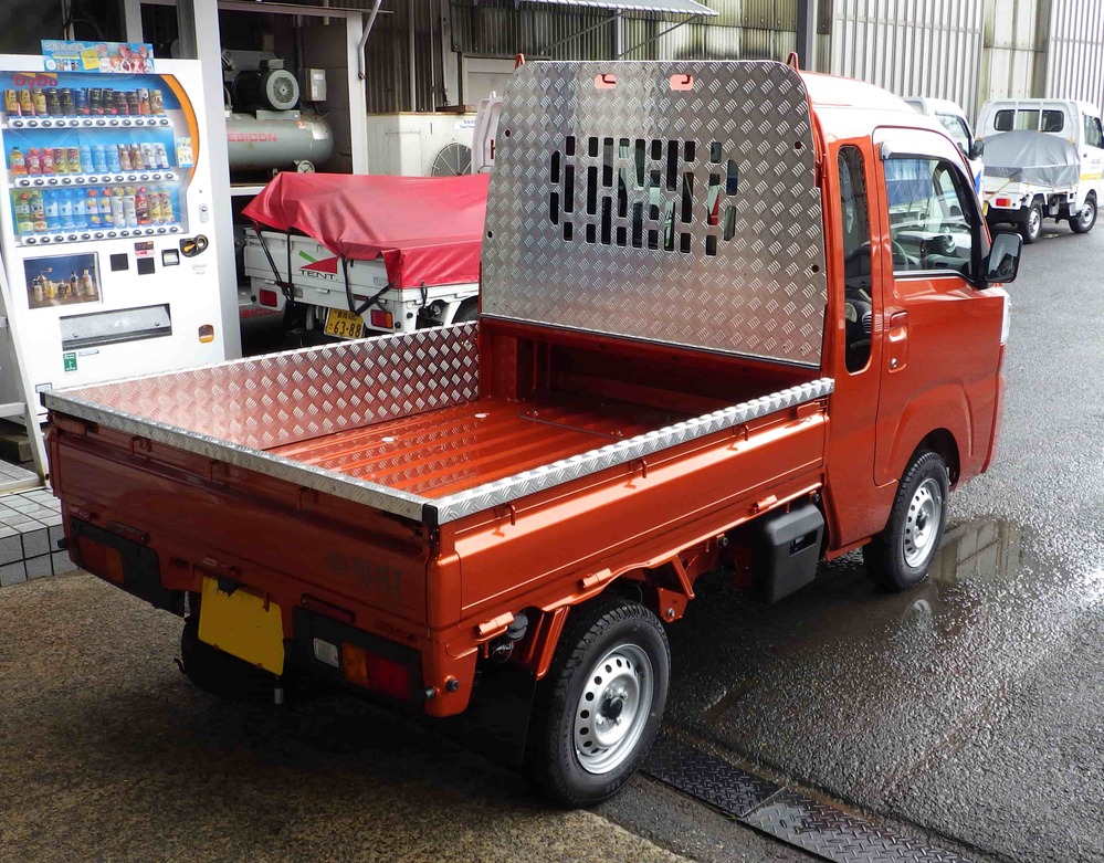 軽トラック 鳥居・アオリ3方アルミ縞板パネル張り架装
